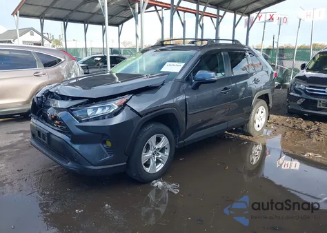 2021 Toyota Rav4 Xle z USA, uszkodzony, nr VIN 2T3P1RFV8MC182584